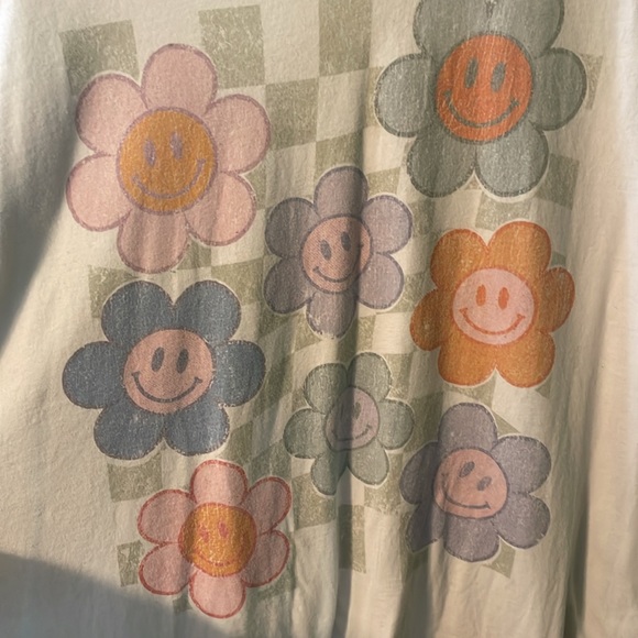 Smiley face flower oversized tee - Picture 2 of 3